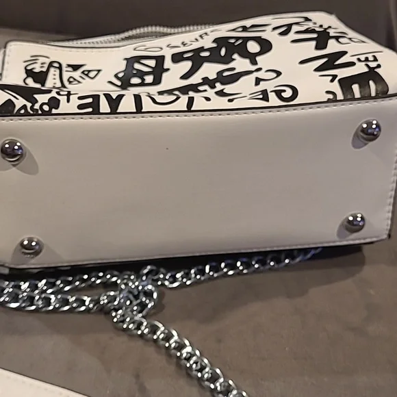 Woman's Graffiti Shoulder Bag (Paris Edition) - Picture 5 of 5